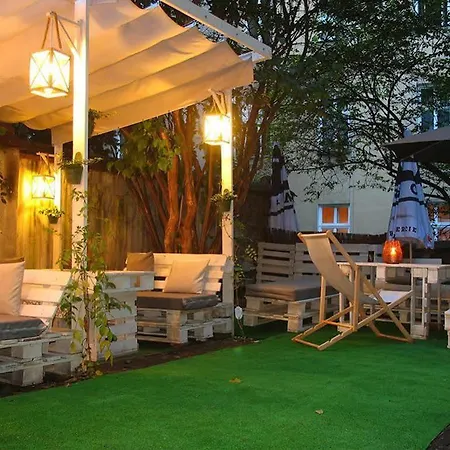 Al Fresco Albergue *