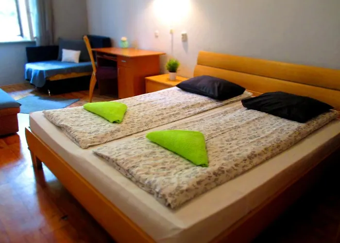 بيت شباب Al Fresco *