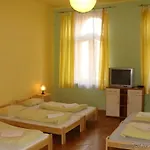 Al Fresco Hostel